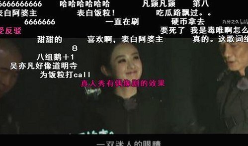 派大星与金发辣妹的私密互动：从车内到床上的激情瞬间